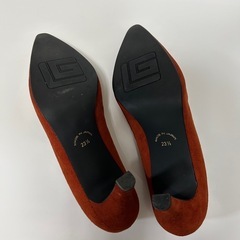 靴1　Guy Laroche（ギ・ラロッシュ）のポインテッドトゥパンプスの画像