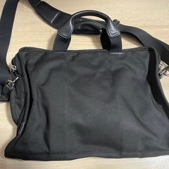 TUMIのビジネスバッグの画像