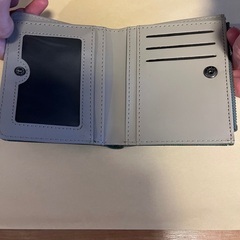 二つ折り財布の画像