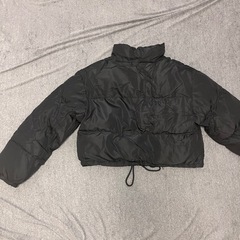 早い者勝ち　短丈ダウン　Mサイズ　ボタン式　ブラックの画像