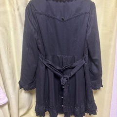 アクシーズファム　黒のコートの画像