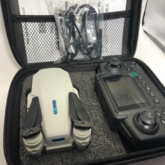 新品【189】E88 HDデュアルカメラ スクリーンリモコン＋WiFi伝送 折りたたみドローン（ホワイト）の画像