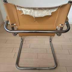 ベージュレザー ダイニングチェア　カンティレバーの画像