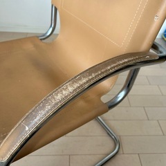 ベージュレザー ダイニングチェア　カンティレバーの画像