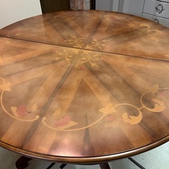 伸長式　円形ヨーロッパ風テーブル　（楕円形）の画像