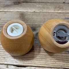 キャトルセゾン 木製 リンゴ型 ソルト ペッパーミル 塩 胡椒 調味料入れ 未使用品 の画像