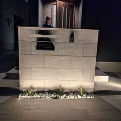 外構エクステリア工事スタッフ・バイト　急募！！！！！！！20代30代の若手社員が奮闘中です。　一緒に楽しく働きましょう！！　お客様のお家を綺麗に・オシャレに・正確に仕上げて喜んでもらいませんか？（未経験者大歓迎　優しく丁寧に教えますのですぐに色々出来るようになり仕事が楽しくなると思います。）また一人親方など外注様も募集しておりますので気になりましたらご連絡下さい。の画像