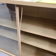J4018　【リユースのサカイ柏店】　不二貿易　ガラス扉付収納棚　CP6044　クリーニング済みの画像