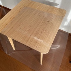 ダイニングテーブルの画像