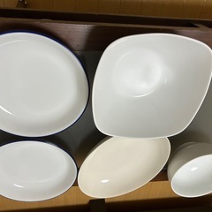 【明日処分　& 無料】食器まとめて（皿・ボウル）の画像