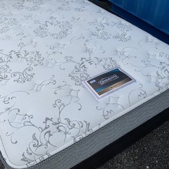 福岡市内は配達と設置が無料　シモンズ　セミダブルベッド　フレームマットレスセットの画像