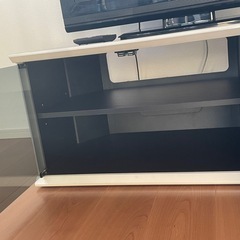 テレビ台とテレビセットの画像