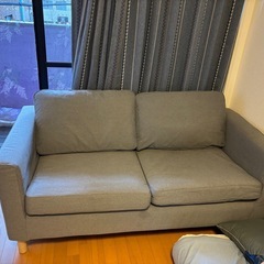 IKEAグレー 2人掛けソファの画像