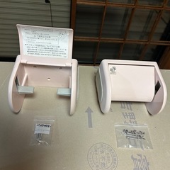 ピンクのペーパーホルダー２個の画像