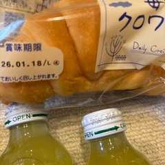 食品まとめて　その1 クロワッサン　きなこまた　ビタミンレモンゼロシュガー　スタバコーヒーの画像