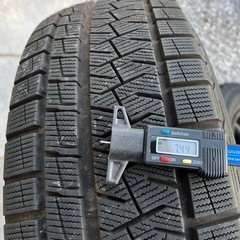 225/65R17 ピレリ アイスアシンメトリコ プラス 2021年製 4本 アルミホイール付 RAV4 CX-5 ハリアー エクストレイル等の画像