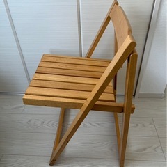 木製　イスの画像