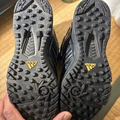 adidasのトレシュウの画像