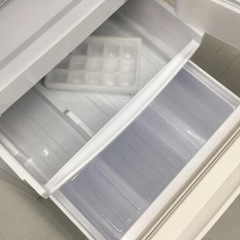 冷蔵庫【配達無料お届け設置出来ます💫都内近郊🚚】✨信頼のSHARP製✨2021年新品購入✨左右開きどっちでもドア採用💫❄️極美品✨除菌クリーニング済品✨他にも冷蔵庫.洗濯機.電子レンジ.オーブン電子レンジ.炊飯器.テーブル&椅子.机&チェアー.ベット&マットレス.ドレッサーなど多種多様な美品が有ります✨お気軽にお問い合わせ下さい💫の画像