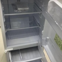 冷蔵庫【配達無料お届け設置出来ます💫都内近郊🚚】✨信頼のSHARP製✨2021年新品購入✨左右開きどっちでもドア採用💫❄️極美品✨除菌クリーニング済品✨他にも冷蔵庫.洗濯機.電子レンジ.オーブン電子レンジ.炊飯器.テーブル&椅子.机&チェアー.ベット&マットレス.ドレッサーなど多種多様な美品が有ります✨お気軽にお問い合わせ下さい💫の画像