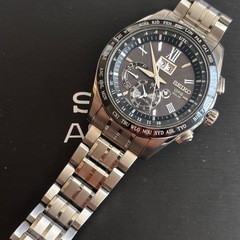 SEIKO アストロン　GPS衛星電波ソーラー ビッグデイト　チタン 黒文字の画像