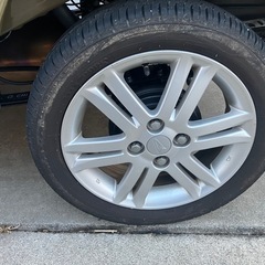 ダイハツ純正のタイヤとホイール4本セットの画像
