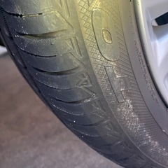 ダイハツ純正のタイヤとホイール4本セットの画像