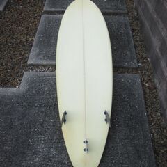 ■中古ｻｰﾌｨﾝｾｯﾄ(ｻｰﾌﾎﾞｰﾄﾞ6.5ft、Long Sleeve Spring Wet suit、ﾘｰｼｭｺｰﾄﾞ、ﾄﾛﾋﾟｶﾙﾜｯｸｽ) 波乗りデビュー用に！の画像