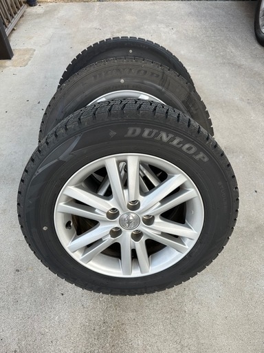 スタッドレスタイヤ　205/65R16