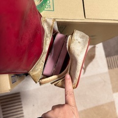 おそらく釣具が入っているであろうロッドケースの画像