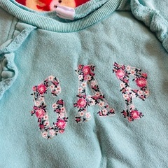GAP 水色 フリル トレーナーの画像