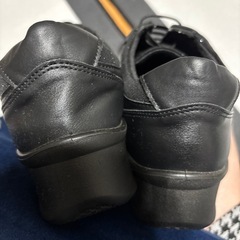 ブラック スニーカーの画像