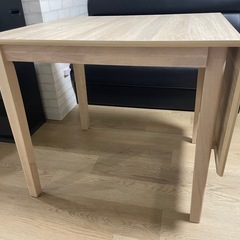 伸縮式ダイニングテーブルの画像