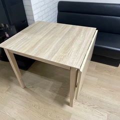 伸縮式ダイニングテーブルの画像