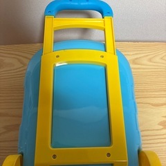 トミカのキャリーケースの画像