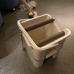 お掃除セット（デッキブラシ✖️2本/モップの柄✖️2本/モップ替✖️4/モップ絞り✖️1）の画像