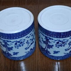 陶磁器の、手あぶり火鉢2つ(中古)の画像