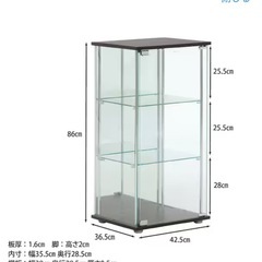 背面ミラーのガラスキャビネットの画像