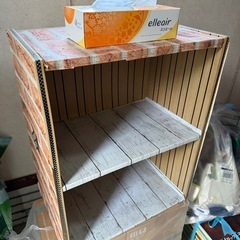 リメイクシートが貼られた既製品の棚③の画像