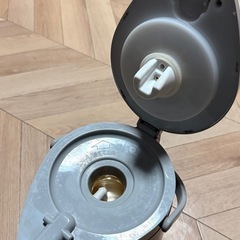 保温魔法瓶ポット グレーの画像