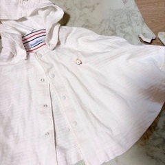 familiar フード付きホワイトポンチョ60-90cmの画像