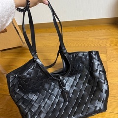 CHARLES & KEITH Ivette イヴェット ウーブントートバッグ　19900円の品の画像