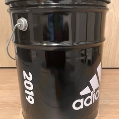 adidas  ペール缶の画像