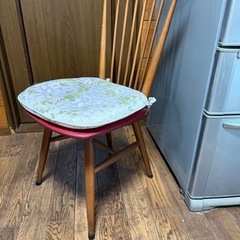 美品❣️昭和レトロなダイニングチェア🪑レトロな座布団付き
の画像