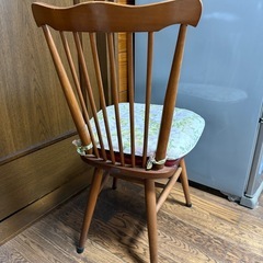 美品❣️昭和レトロなダイニングチェア🪑レトロな座布団付き
の画像