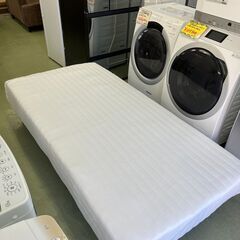 【リサイクルショップ ピカソ 小松原】🔥🛏️美品＆清潔✨すぐ使える‼️脚付きすのこ構造マットレス シングルサイズ🛏️🔥★0594★の画像