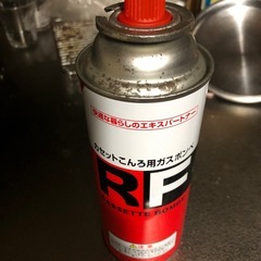 カセットコンロのボンベ6本とバラ2本使いかけも引き取り可能な方　話し中の画像