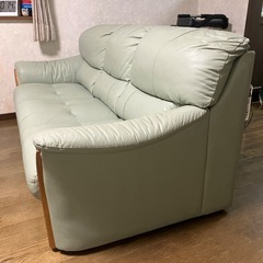 3人掛けがニ台です。の画像