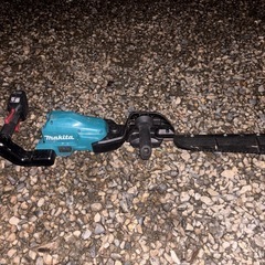 早い者勝ち！家の庭で使えるマキタヘッジトリマー600mm 破格のお値段！の画像