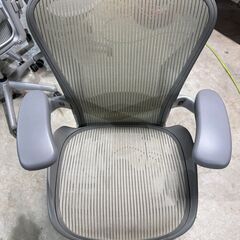 ハーマンミラーアーロンチェア4台まとめの画像